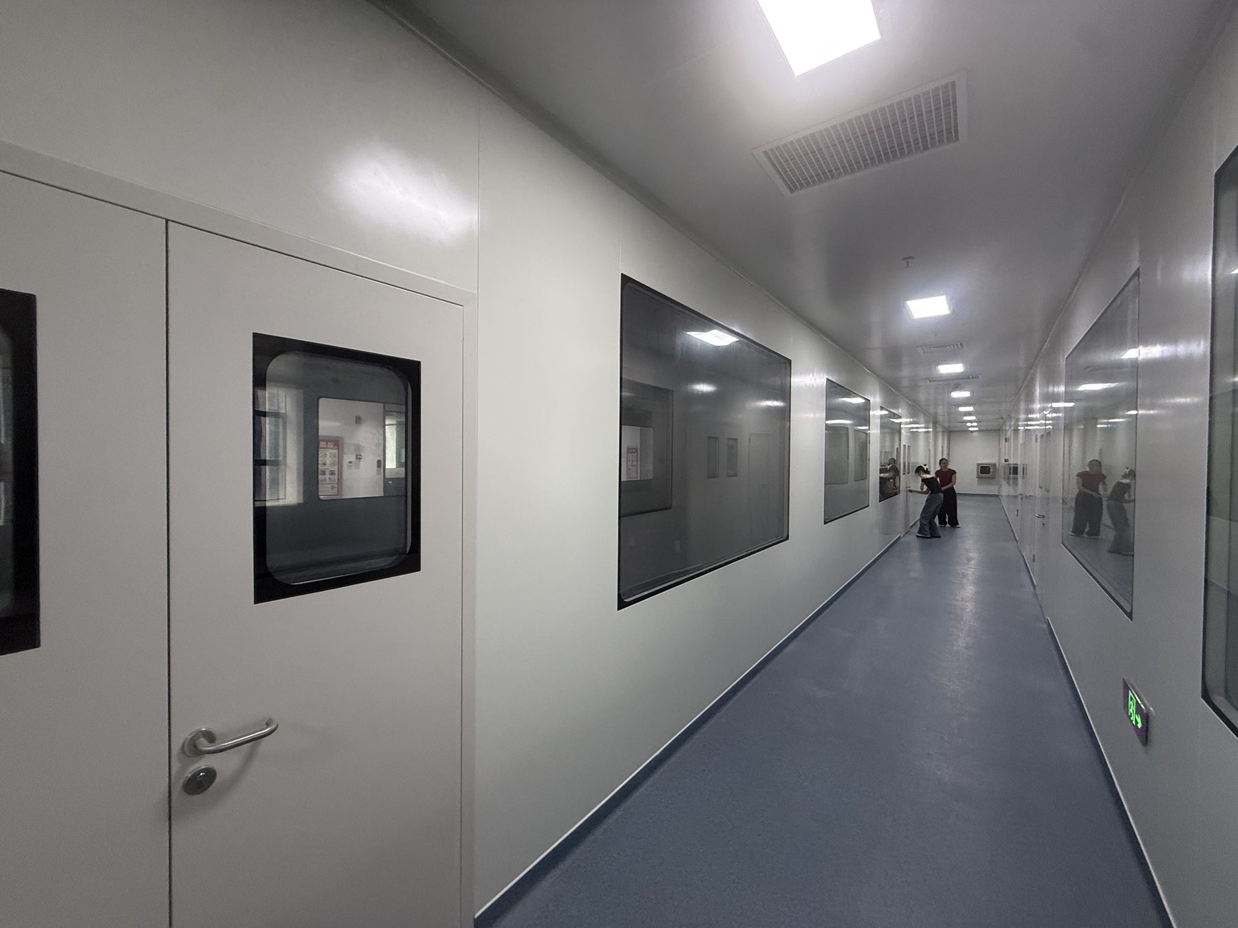 Glazed cleanroom laboratory corridor