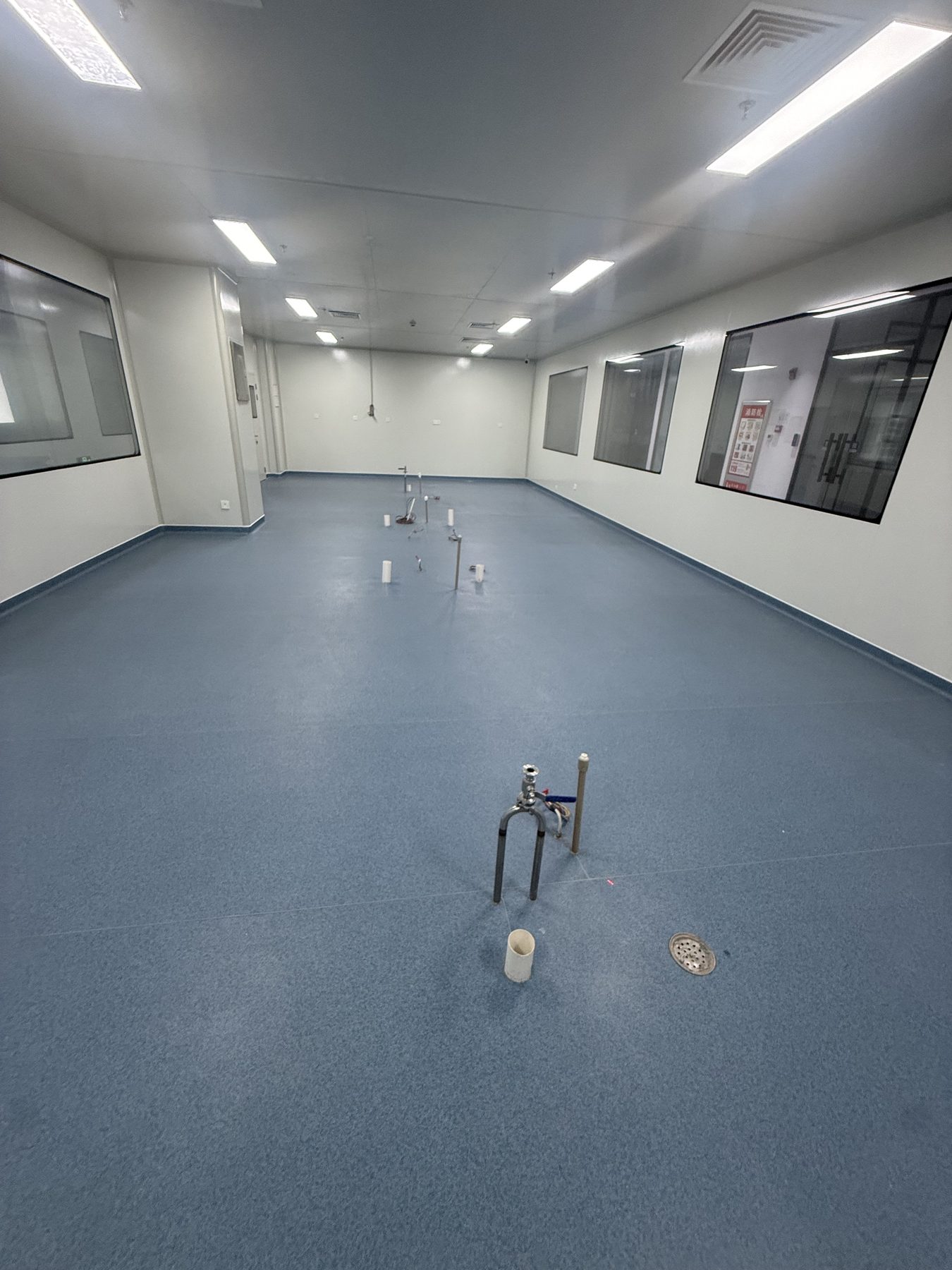 Cleanroom service room before furniture installation