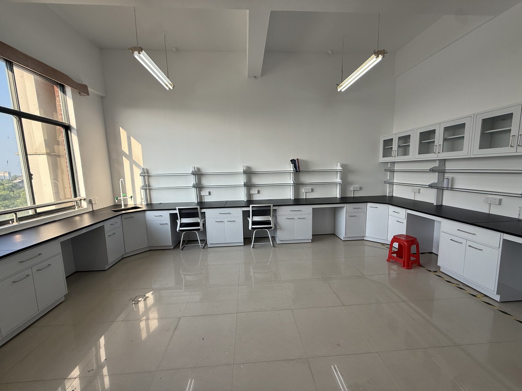 Bright medical research laboratory bench layout