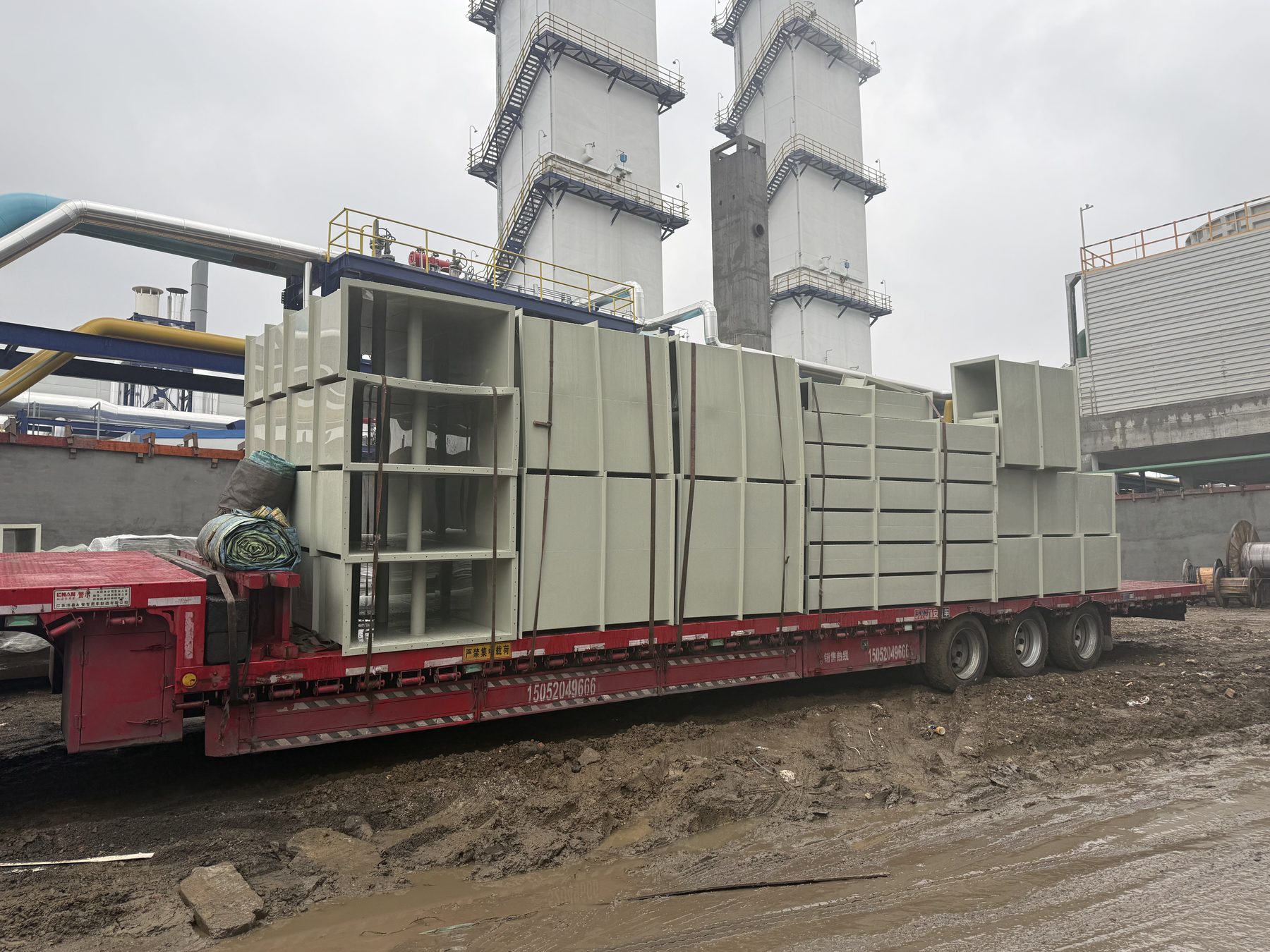 Large corrosion-resistant duct sections on delivery vehicle
