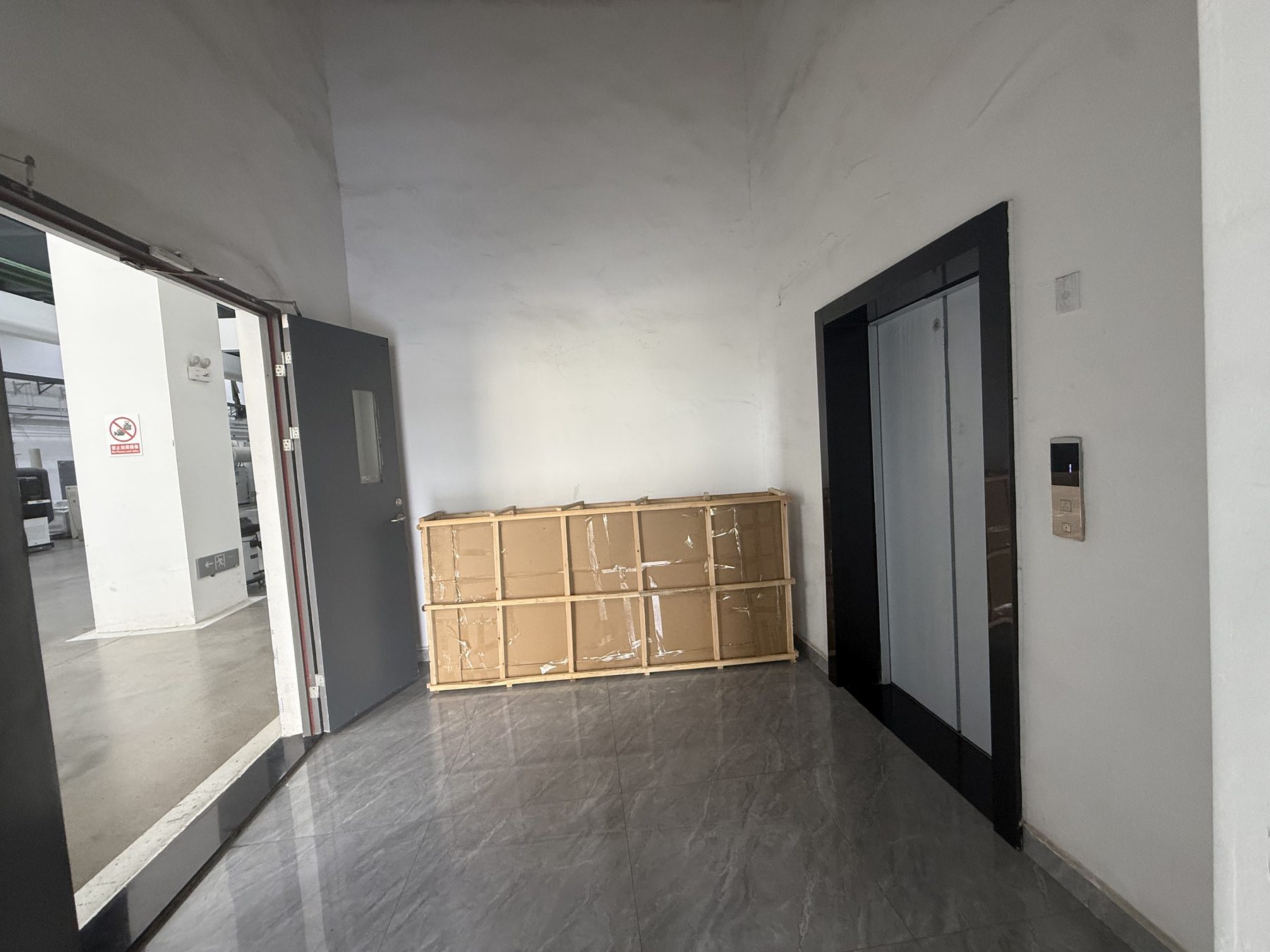 Protected laboratory furniture package delivered to a project floor