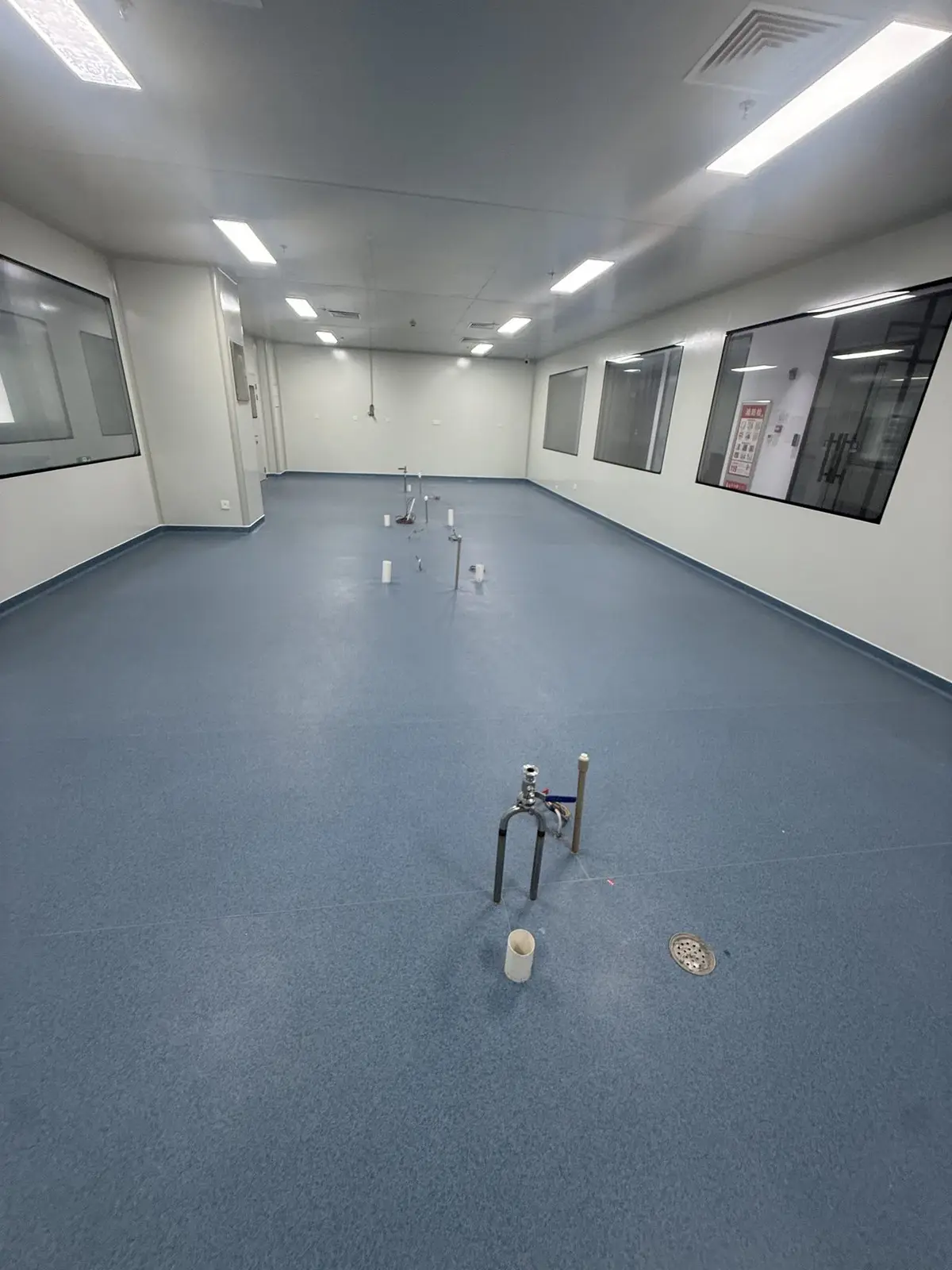Cleanroom service room before furniture installation