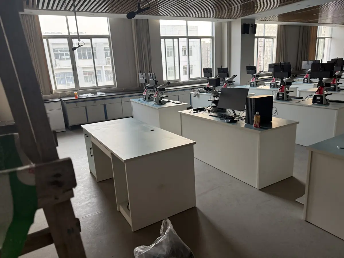 Teaching laboratory bench layout with clear aisles
